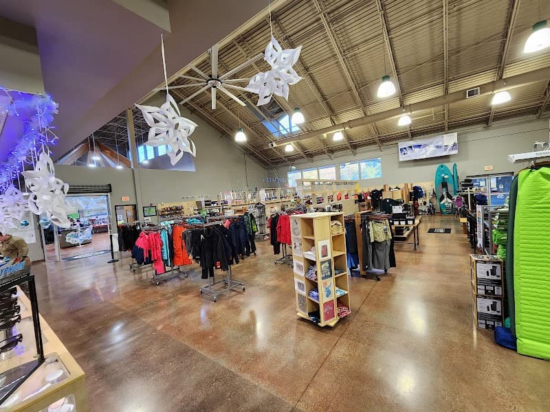 Photo by Toby (Google)