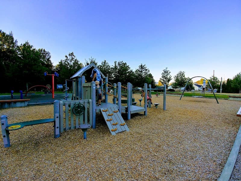 Photo by Alex (Google)