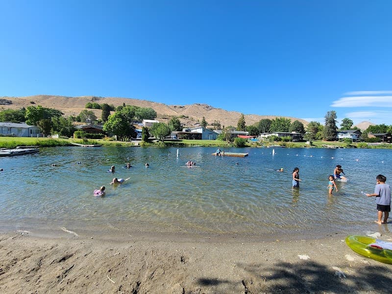 Photo by Rob Giesbrecht (Google)