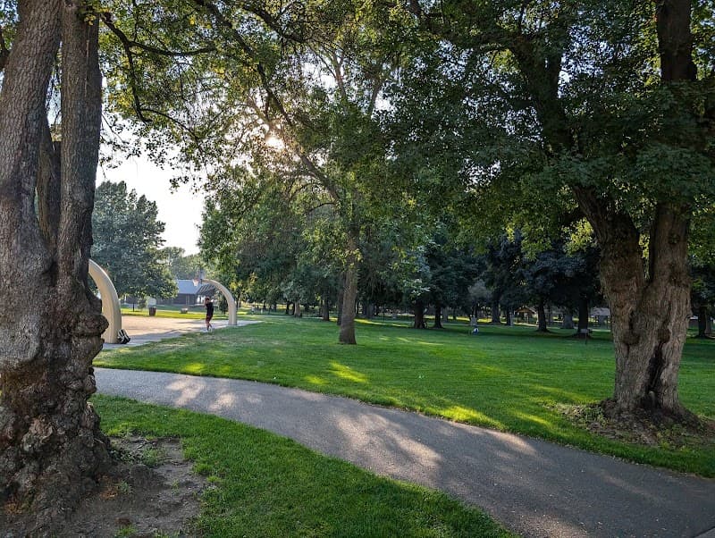 Photo by Hung Thai (Google)