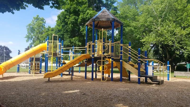 Photo by Chuck (Google)