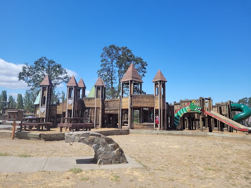 Photo by Amy (Google)