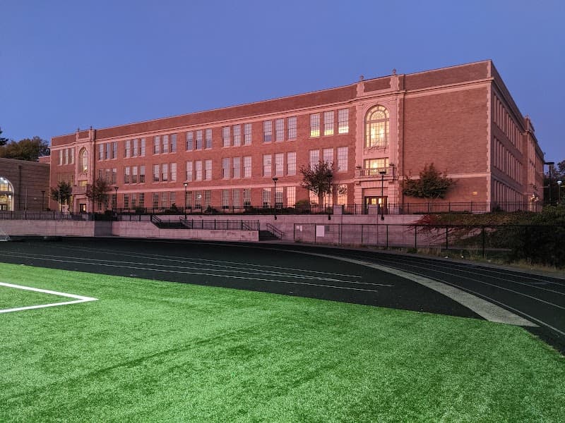 Photo by Maxwell (Google)