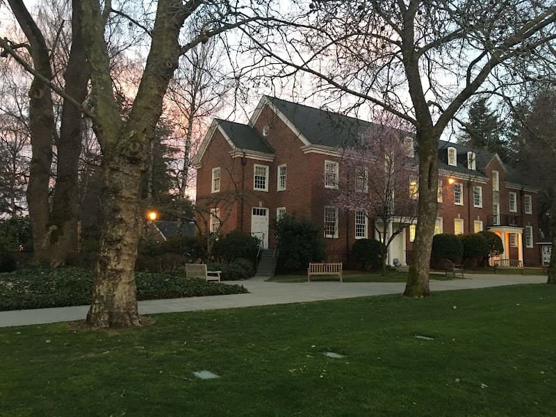 Photo by Helen Ell Tran (Google)