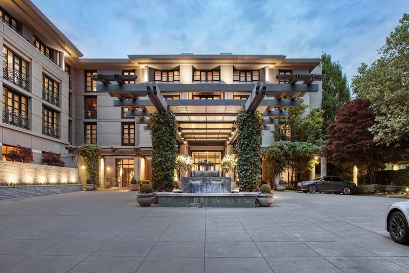 Photo by Bellevue Club (Google)