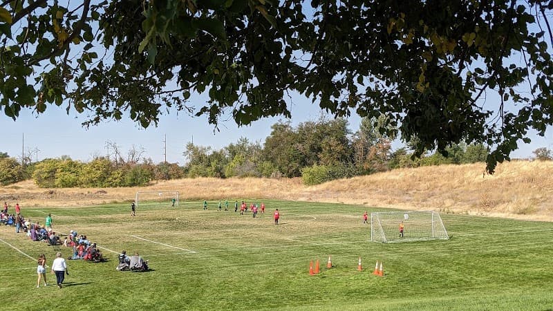 Photo by ropngirl04 (Google)