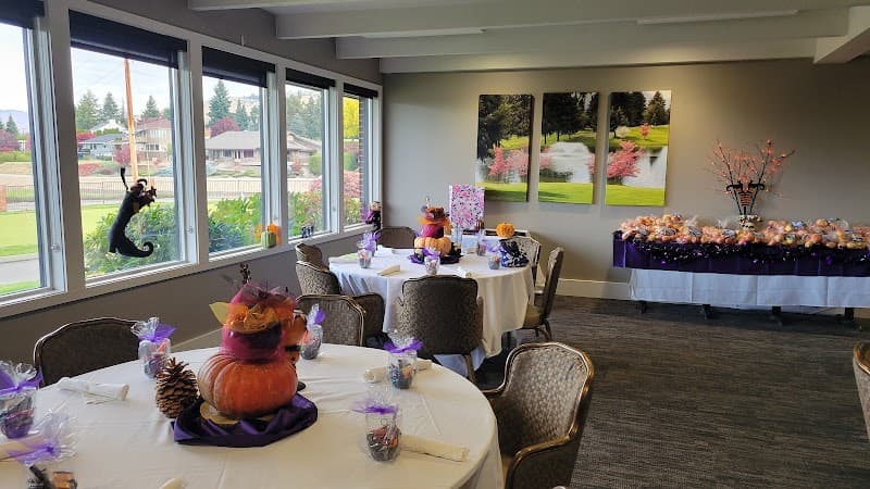 Wenatchee Golf and Country Club Swimming Pool