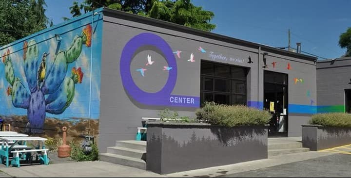 Photo by Q Center (Google)