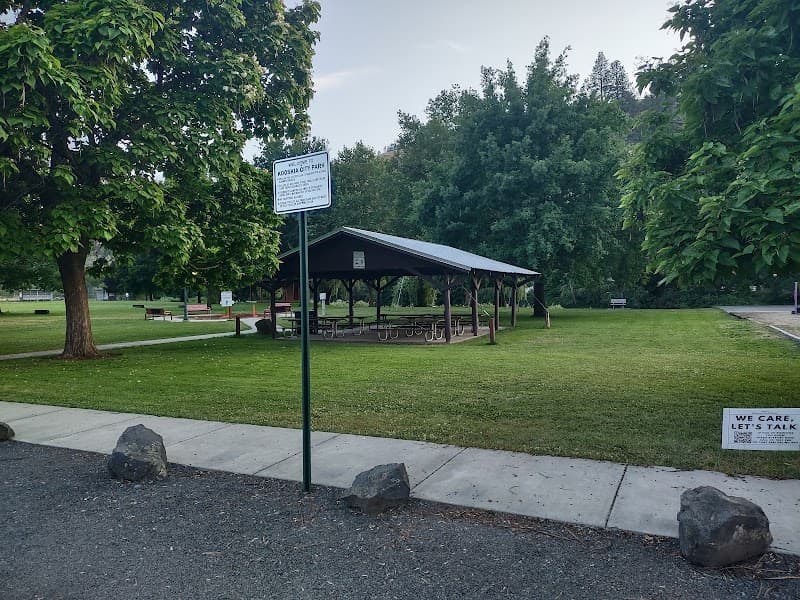 Photo by Sasha Socolov (Google)