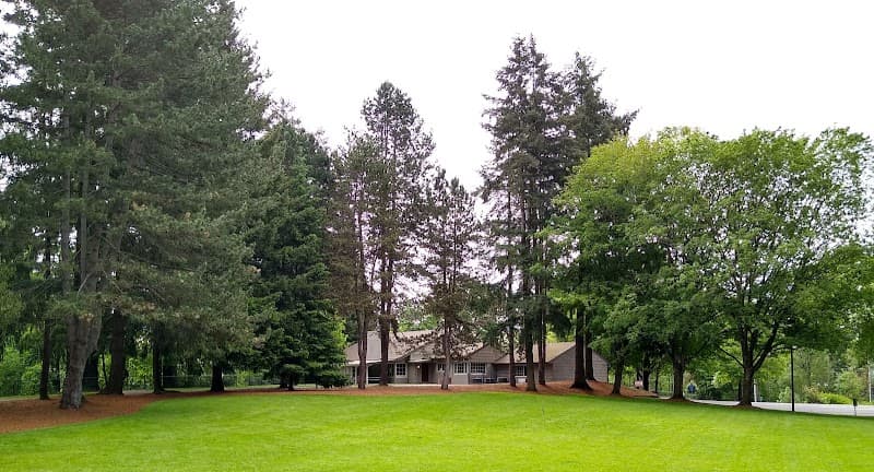 Photo by E Lee (Google)