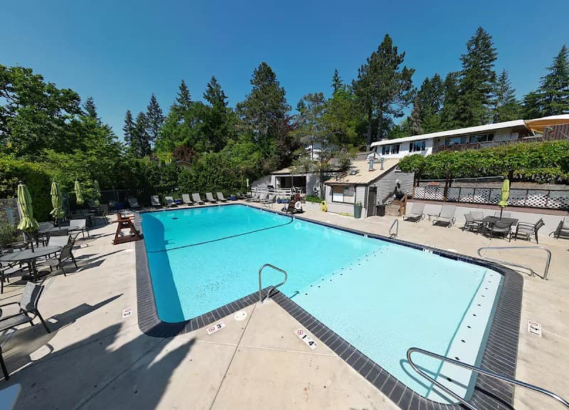 Photo by Greentree Pool (Google)