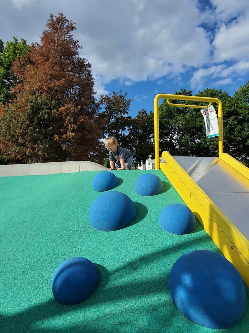 Photo by Erica (Google)