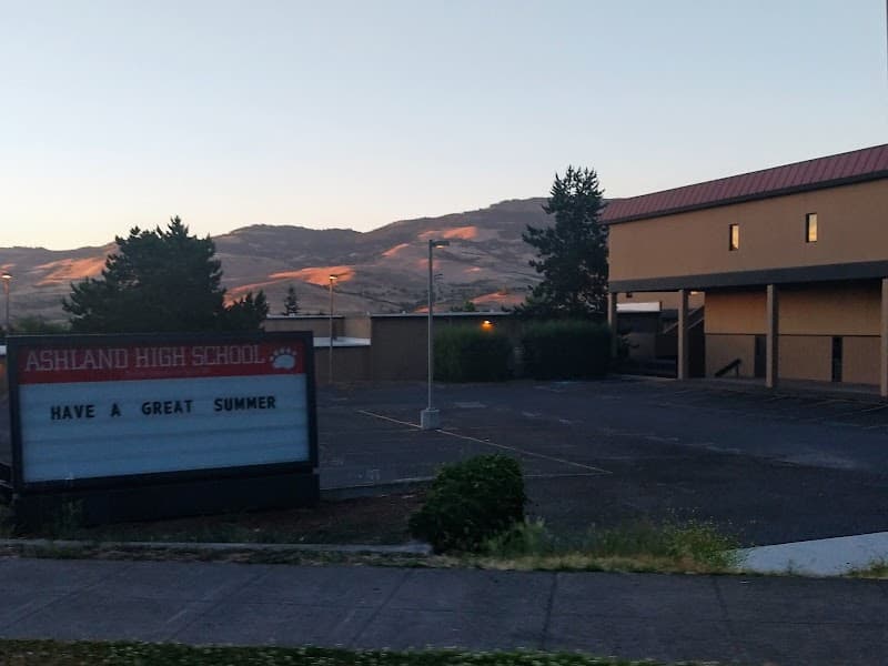 Photo by Caitlyn (Google)