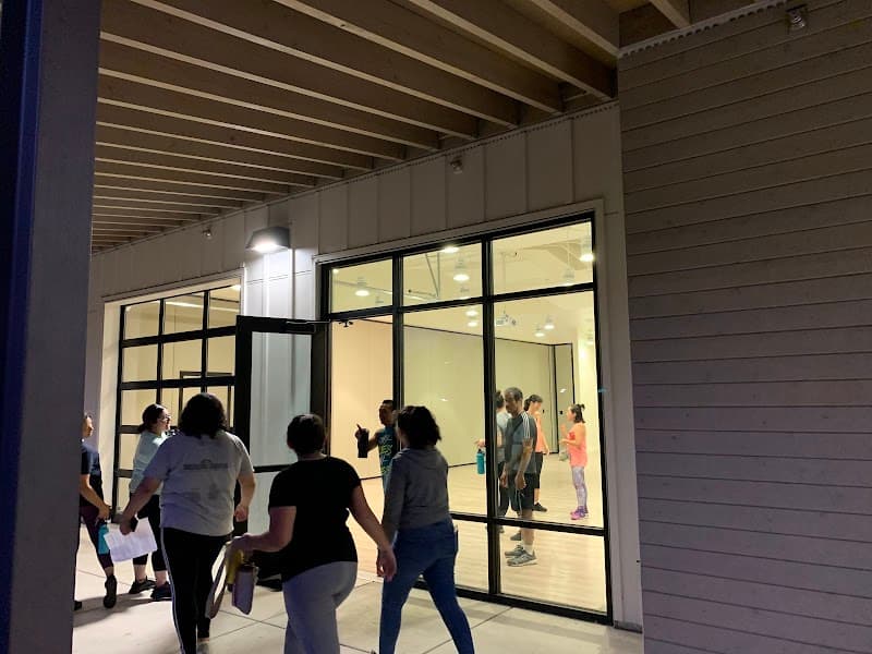 Photo by Javier Yopasá (Google)